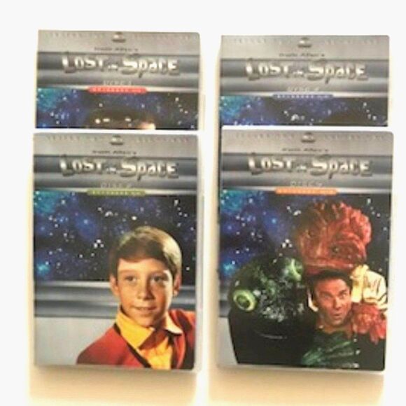 Lost in Space: Season 2 . Volume 1 . {4} Disc Set - Picture 4 of 4
